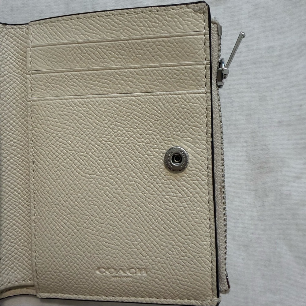Coach Bifold Wallet in Silver/Chalk - Picture 5 of 9